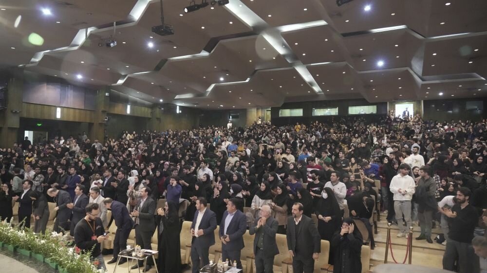 گزارش تصویری/مراسم گرامیداشت روز دانشجو در دانشگاه علوم پزشکی ایران