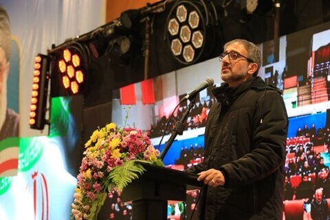 نفرات زیادی افتادند تا این پرچم به زمین نیفتد