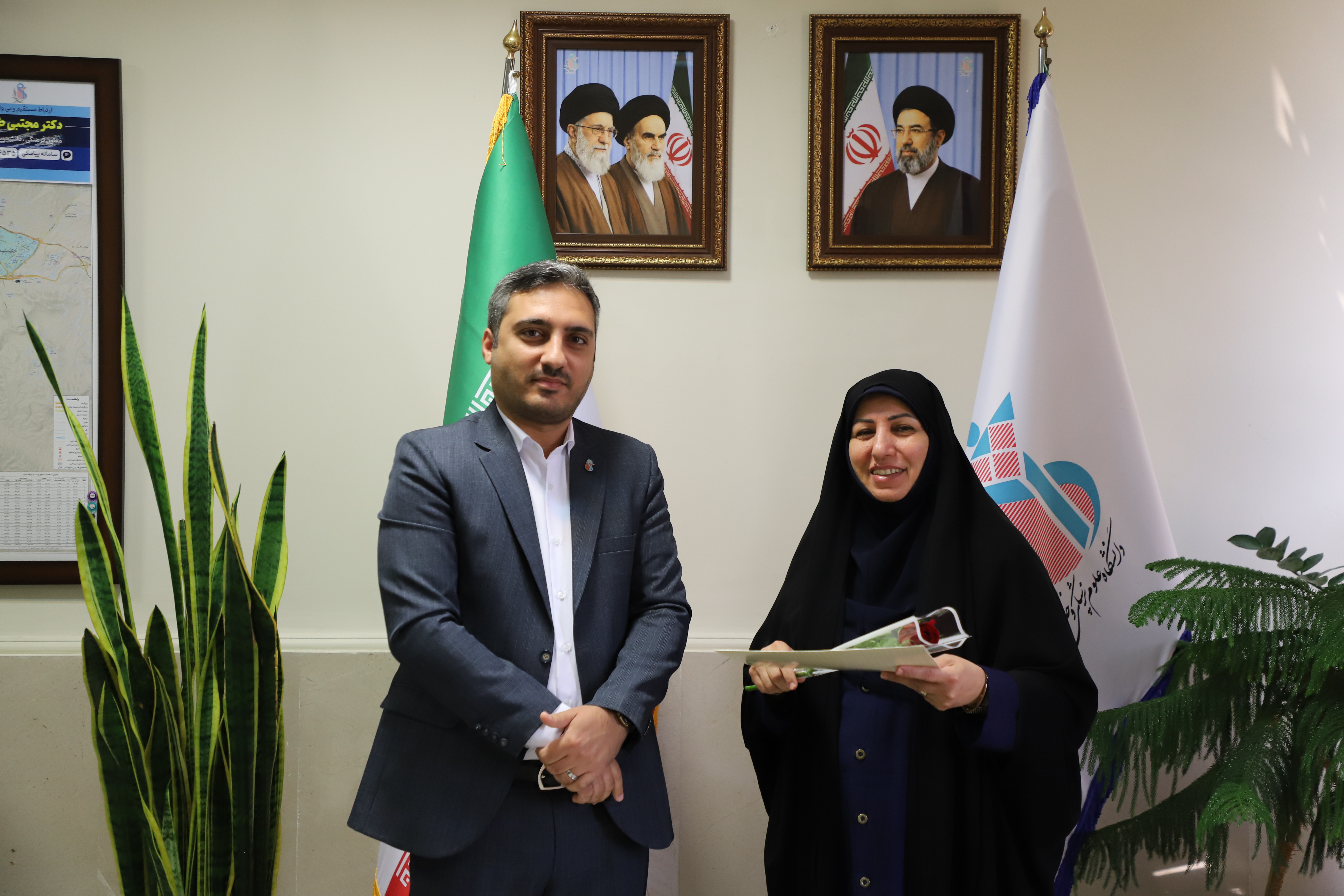به پاس خدمت و تعهد؛ پزشکان و کارمندان نمونه معاونت فرهنگی و دانشجویی دانشگاه تجلیل شدند 